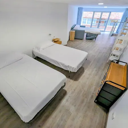 Singular Triplex En Zona Centrica * 比戈